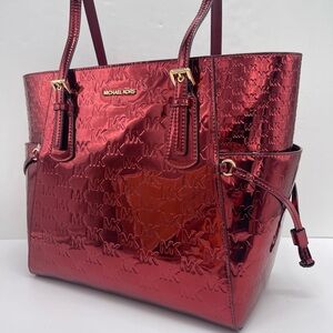 MICHAEL KORS Voyager Large Metallic Logo Debossed EW Shoulder Tote Bag
Cherry